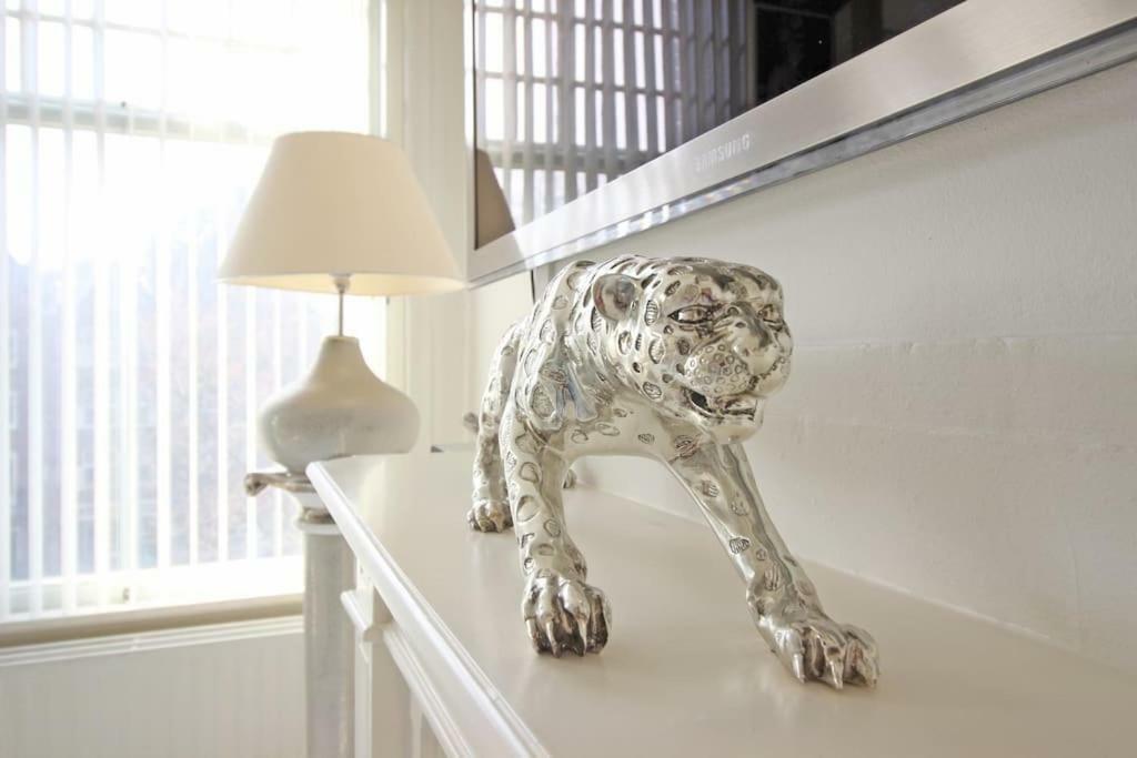 White Luxury Penthouse In City Centre アムステルダム エクステリア 写真