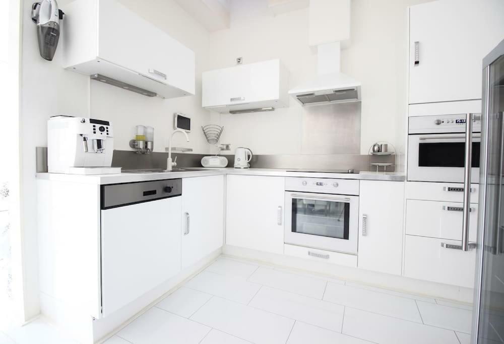 White Luxury Penthouse In City Centre アムステルダム エクステリア 写真