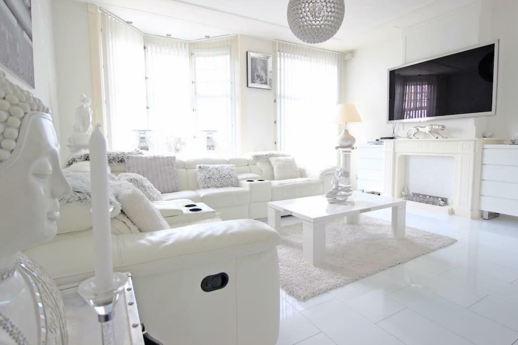 White Luxury Penthouse In City Centre アムステルダム エクステリア 写真