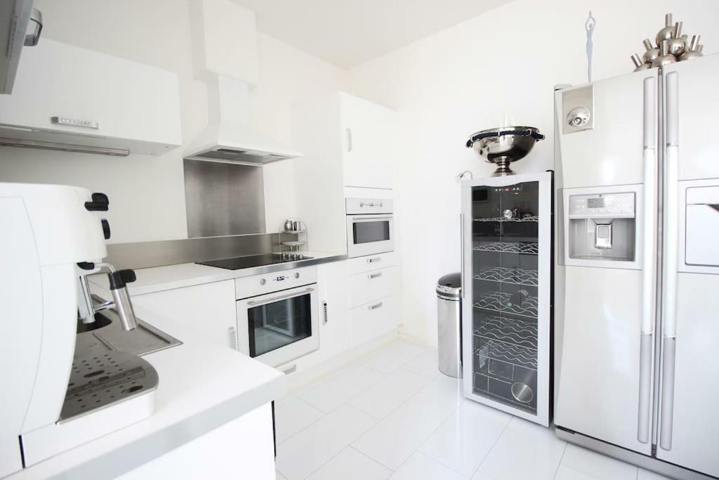 White Luxury Penthouse In City Centre アムステルダム エクステリア 写真