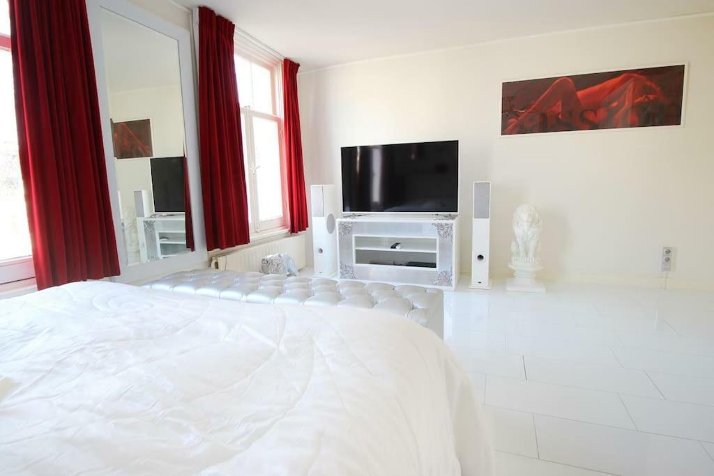White Luxury Penthouse In City Centre アムステルダム エクステリア 写真